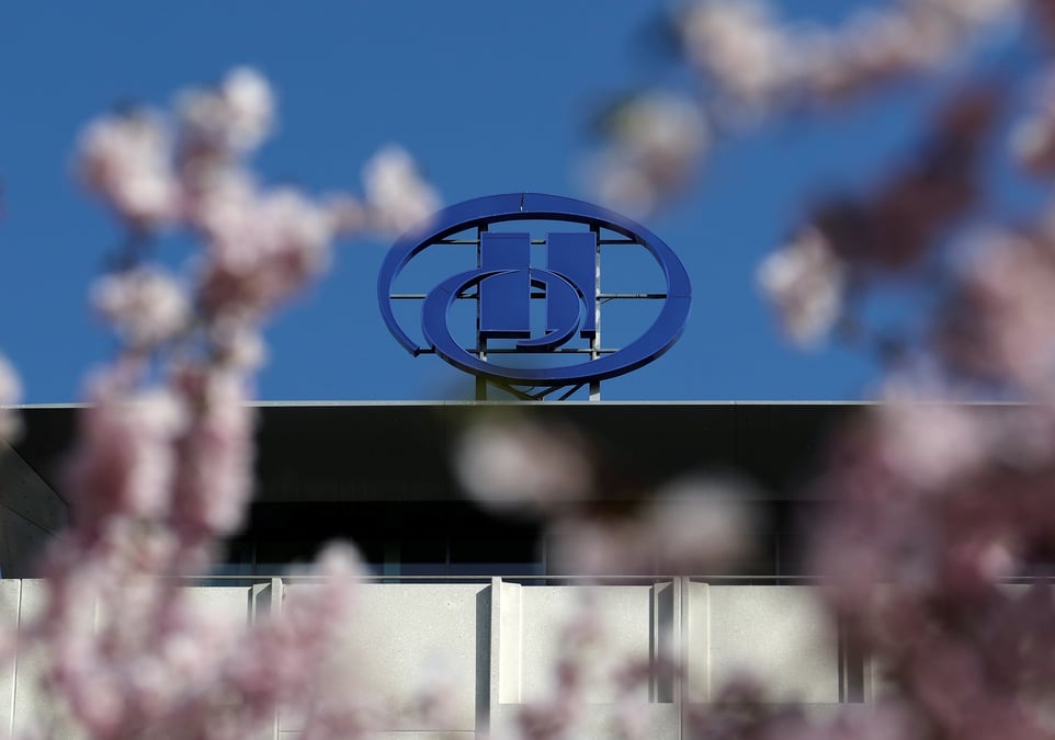 Hilton redistribue plus tot que prevu ses benefices aux actionnaires, apres un bon 1er trimestre