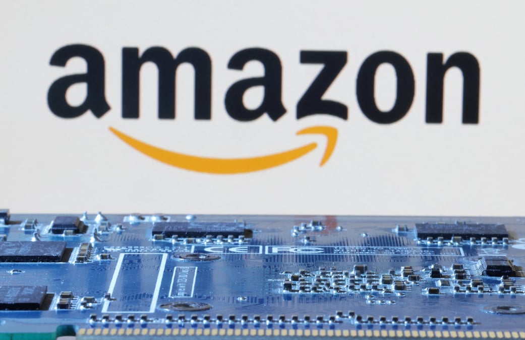 Amazon a vu son bénéfice net doubler à 13,5 milliards de dollars au deuxième trimestre, un résultat bien meilleur qu'attendu.