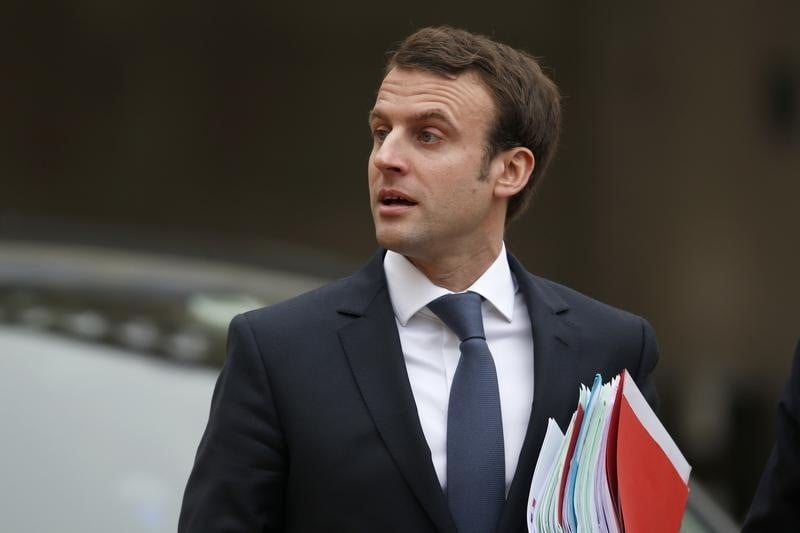 La loi macron adoptee en commission a l'assemblee