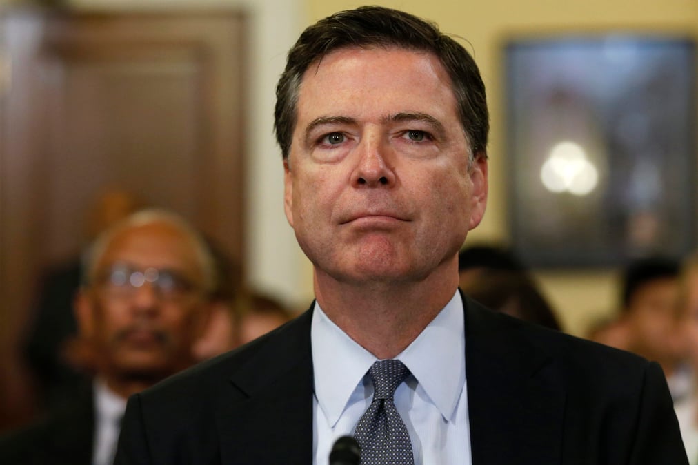 Le patron du fbi sous la pression de l'equipe de clinton