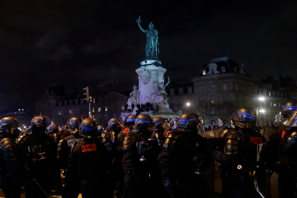 France: 142 interpellations lors de la manifestation parisienne contre la loi "securite globale"