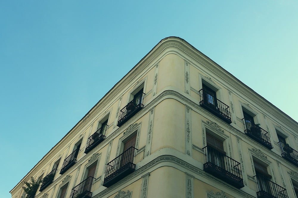 Dans le détail, les prix des appartements anciens ont diminué de 1,8 % au dernier trimestre 2024, et ceux des maisons de 2,3 %.