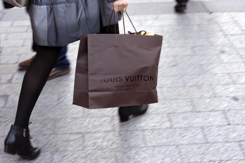Lvmh, dans le rouge a la mi-seance