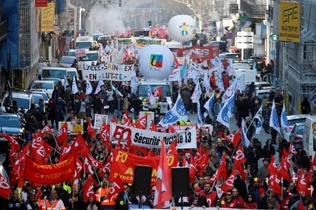 La dernière vague du baromètre politique a été réalisée juste après l’intervention d’Edouard Philippe sur la réforme des retraites et permet de faire le point « à chaud » sur l’opinion des Français à l’égard du mouvement social, de l’exécutif et de l’avenir de la réforme.