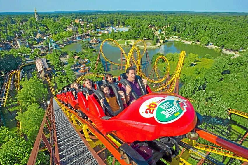C'est la deuxième année de suite que l'activité parcs de loisirs (Fururoscope, Parc Astérix, Walibi, musée Grévin...) est plus forte que celle des domaines skiables.