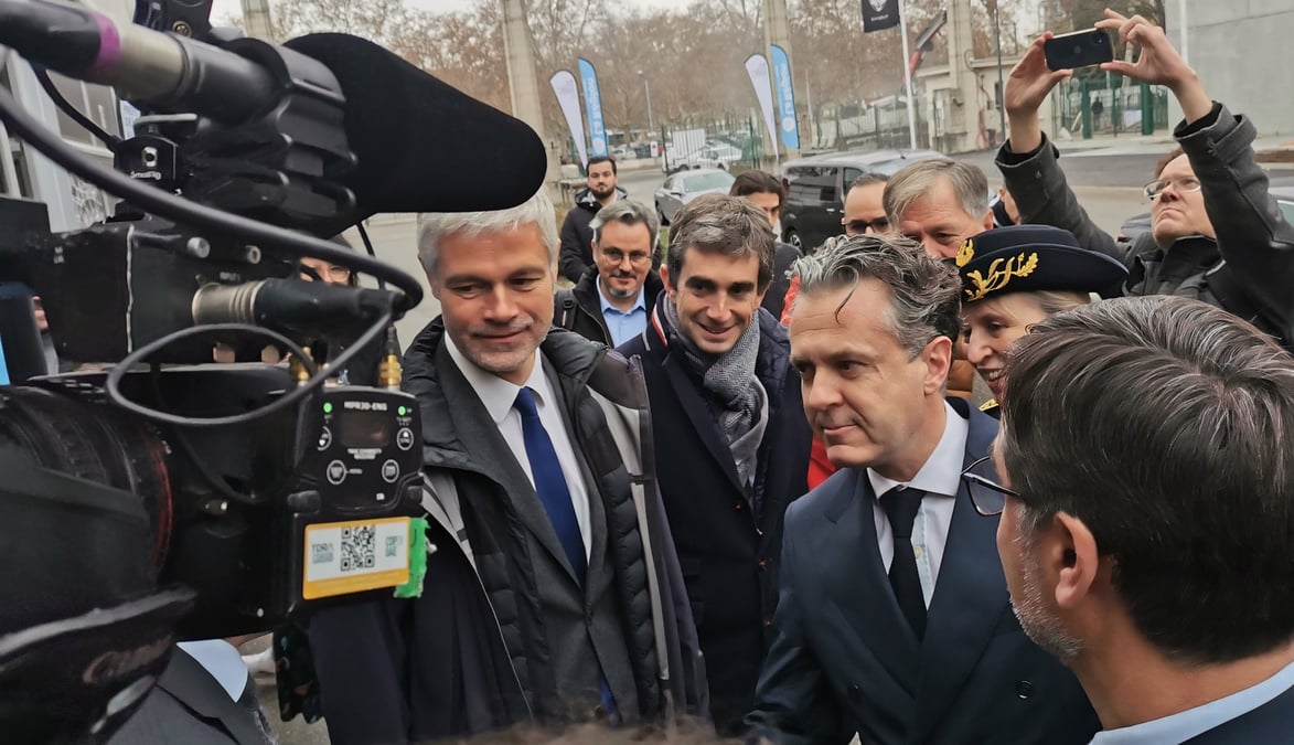 De gauche à droite: le président (LR) de la région Auvergne-Rhône-Alpes, Laurent Wauquiez, et le ministre de la Transition écologique Christophe Béchu.
