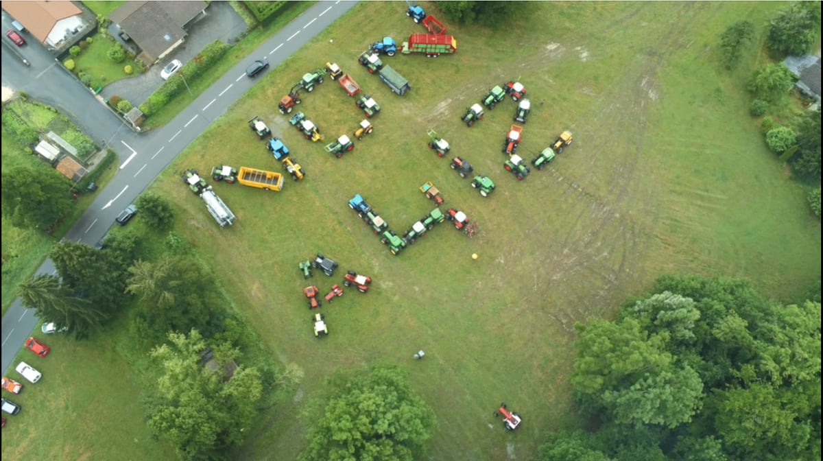 En juin dernier, les tracteurs des agriculteurs avaient rejoint la manifestation des associations environnementales face à ce projet d'autoroute, dont la mise en service est prévue début 2029. (DR/CNB/Covenant Medias)