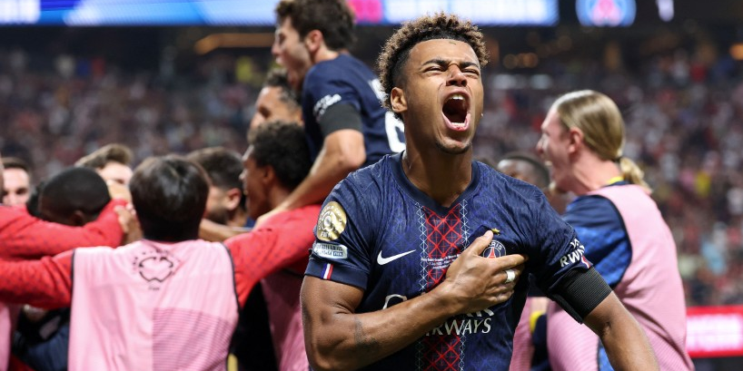 Désiré Doué célèbre la victoire du PSG contre le Bayern.