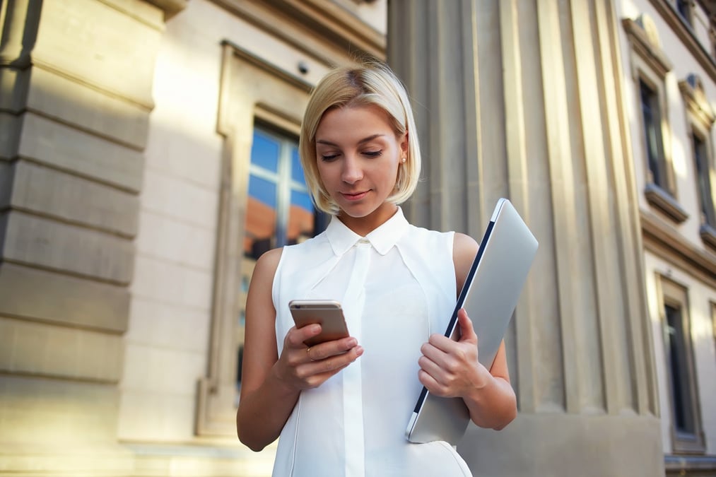Femme téléphone