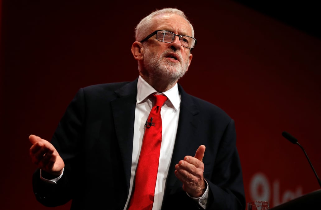 Corbyn demande des excuses de johnson a la reine et au peuple
