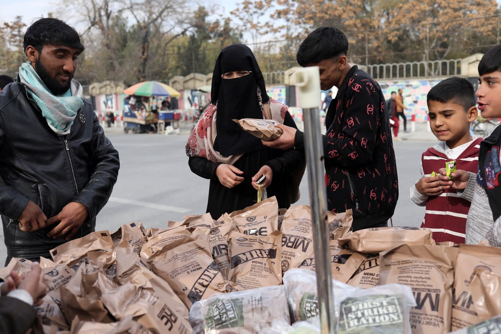La banque mondiale favorable a l'utilisation de 280 millions de dollars de fonds geles pour venir en aide a l'afghanistan