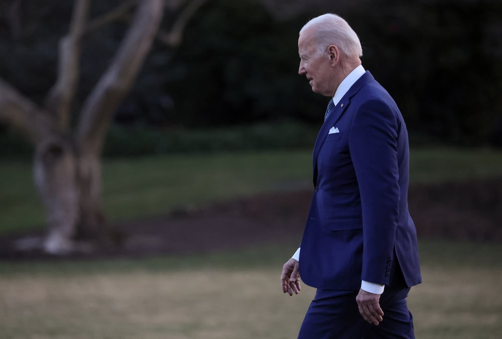 Ukraine: biden salue les decisions de visa et mastercard