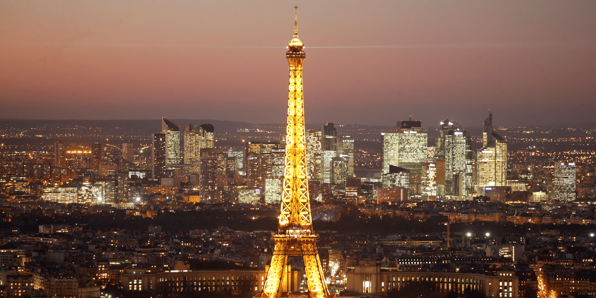tour Eiffel nuit illuminée Paris