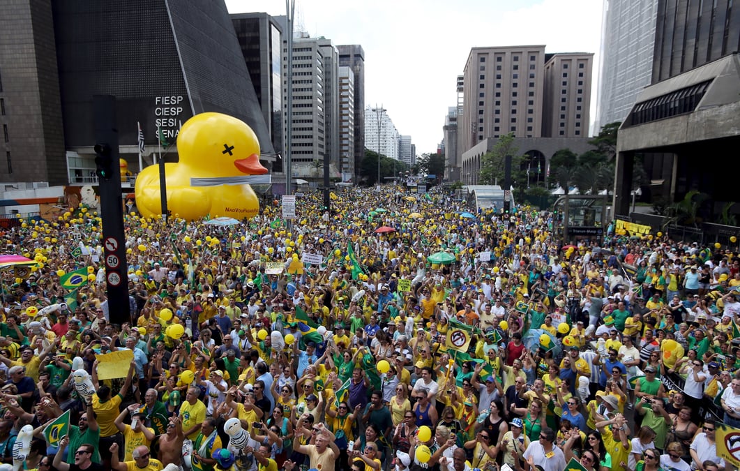 Manifestations contre dilma rousseff au bresil