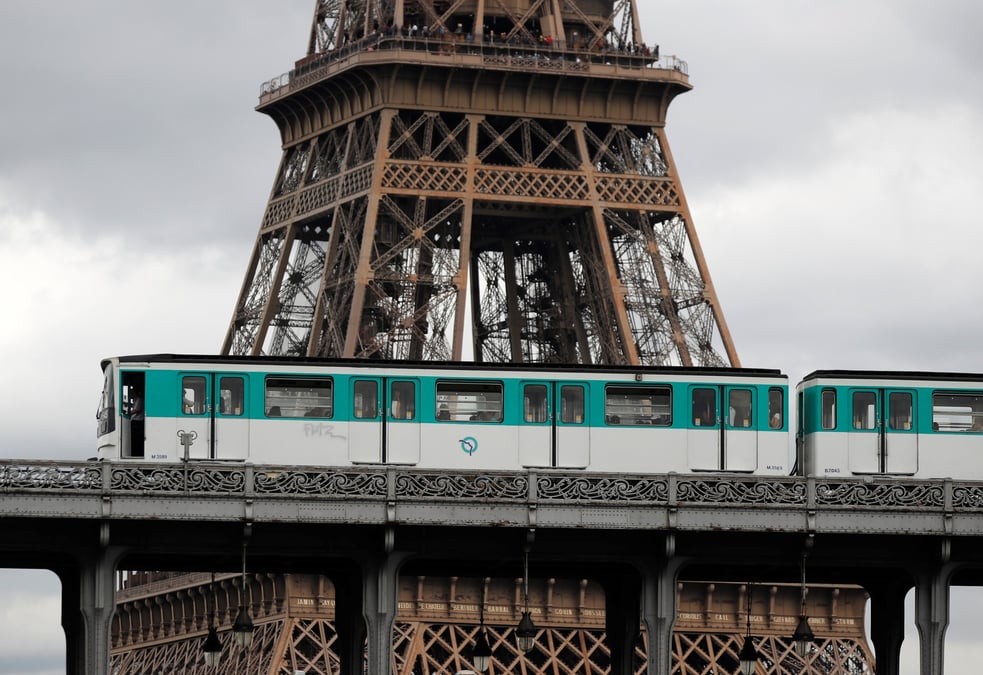 Greve tres suivie a la ratp, paris bloque