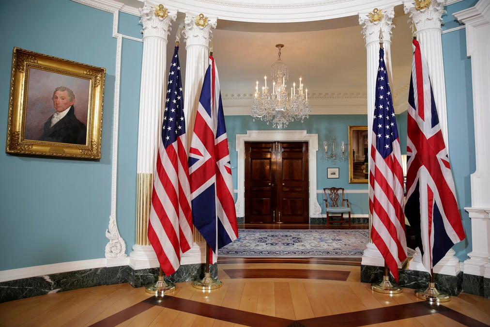Les negociations commerciales entre les etats-unis et la grande-bretagne repoussees a cause de questions post-brexit, rapporte le ft