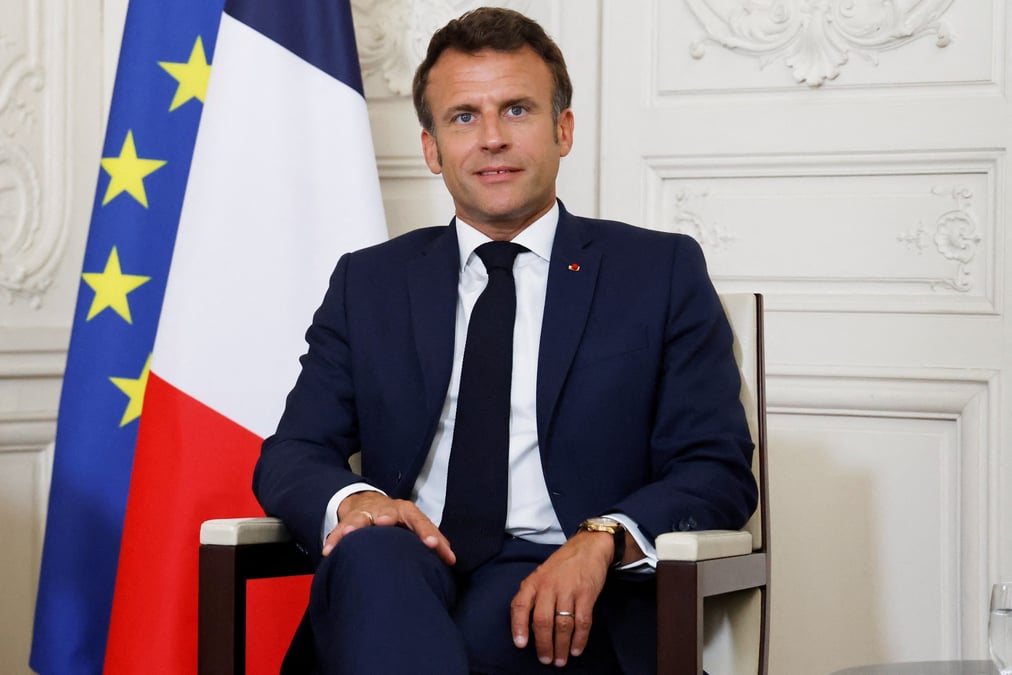 Critique pour ses contacts avec uber, macron "assume a fond"