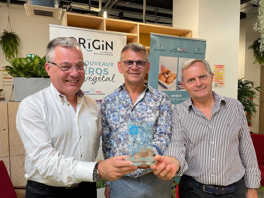 Jean-Luc Essemilaire, directeur commercial d'Origin, Patrick Fournier, président fondateur d'Origin et André Belloc, le responsables des ventes ont été récompensés de leurs cinq années de R&D.