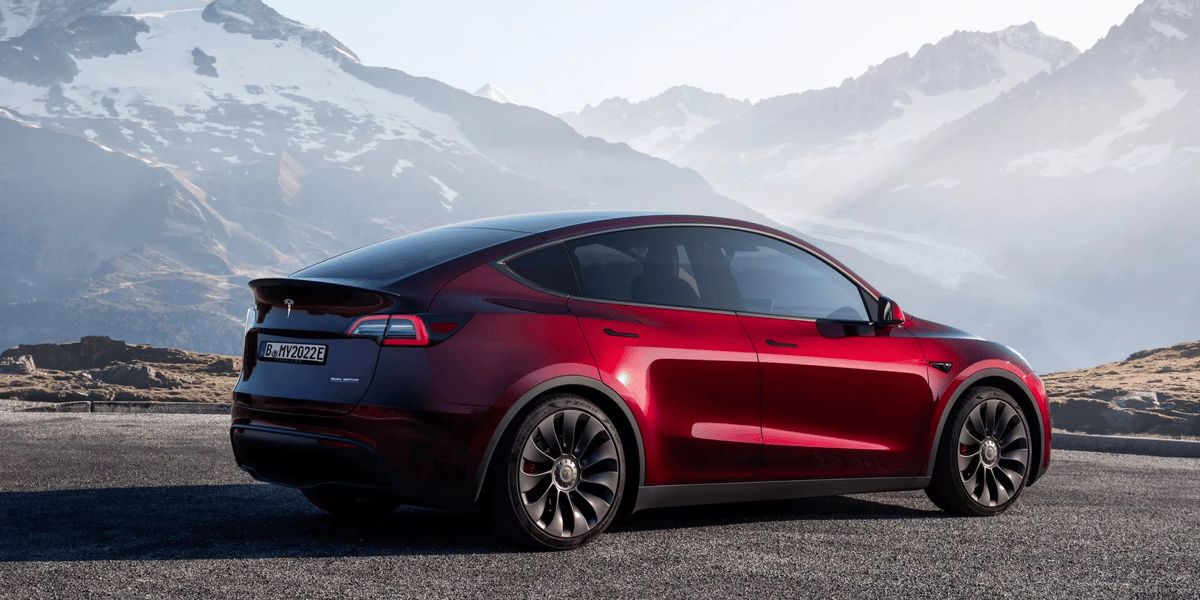 Le Model Y a été commercialisé à 1,23 million d'exemplaires et 2023 contre 1,07 million pour le Rav4 de la marque japonaise. C'est la première fois qu'un véhicule électrique arrive en tête du classement mondial des ventes.