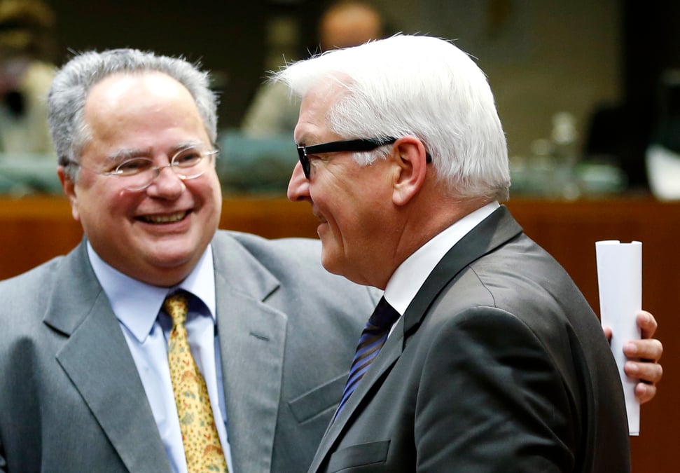 Athenes entretient le doute sur son accord a des sanctions contre moscou