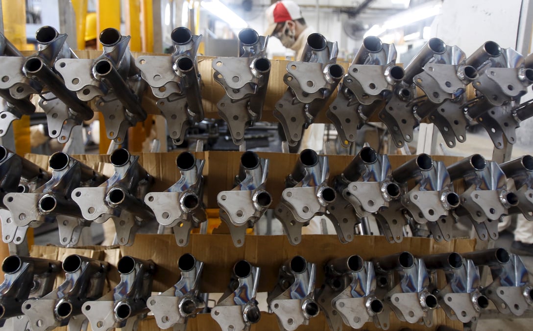 Les industriels francais revoient en baisse leurs previsions d'investissements pour 2015