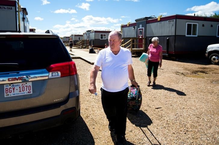 Les canadiens evacues dans l'alberta rentrent chez eux