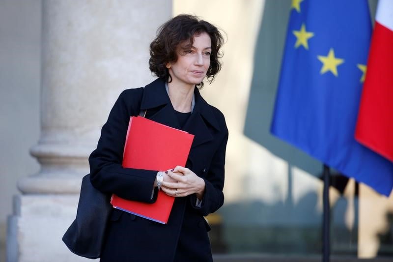La ministre de la culture audrey azoulay soutient manuel valls
