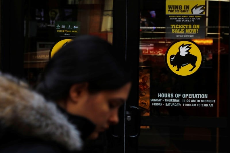 Roark rachete la chaine de restaurants buffalo ww 2,4 milliards de dollars