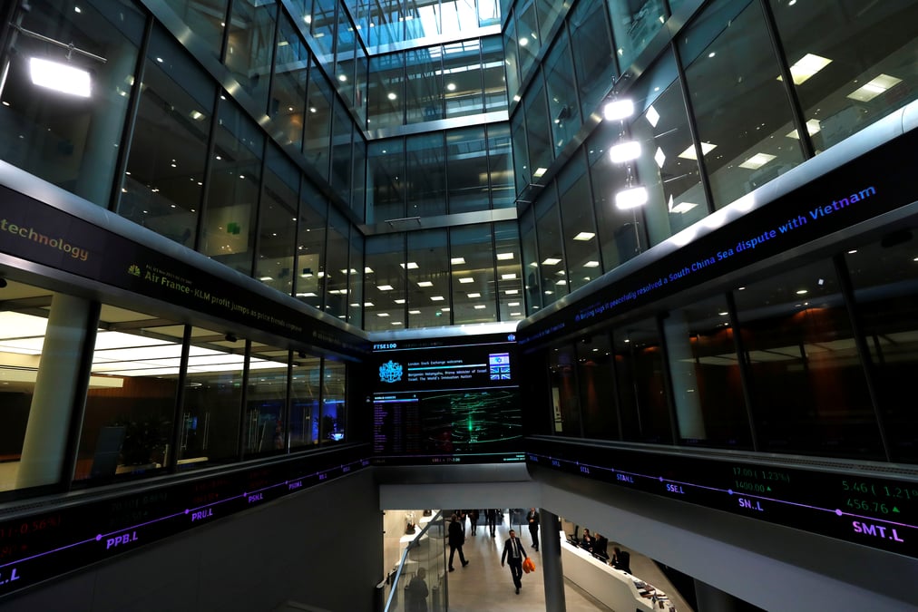 Les bourses creusent leurs pertes