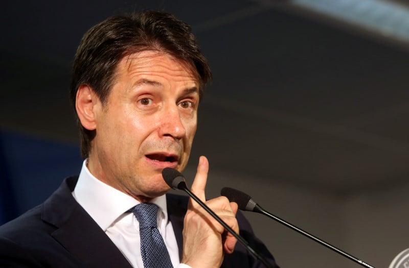 Le chef du gouvernement italien giuseppe conte a la cote