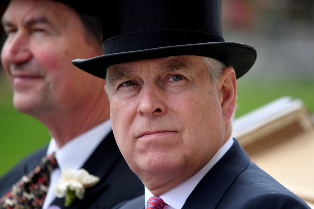 Le prince andrew dit avoir fait "une erreur" en voyant jeffrey epstein