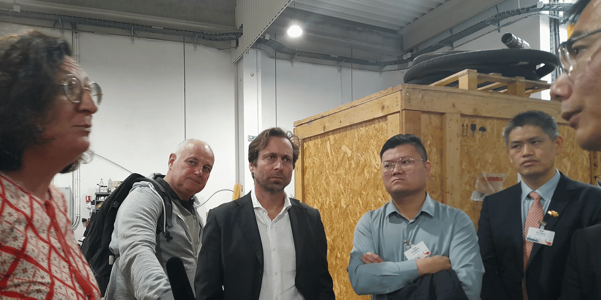 Le 28 avril 2023, une délégation composée de cadres du Département du commerce, d'entrepreneurs et chefs d'industrie originaires de la province chinoise de Hainan était en visite à Lunel, notamment dans l'entreprise Bio-UV.
