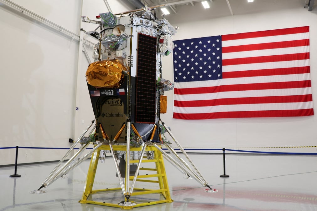 L'atterrisseur lunaire nova-c concu par la societe aerospatiale intuitive machines au siege du groupe a houston