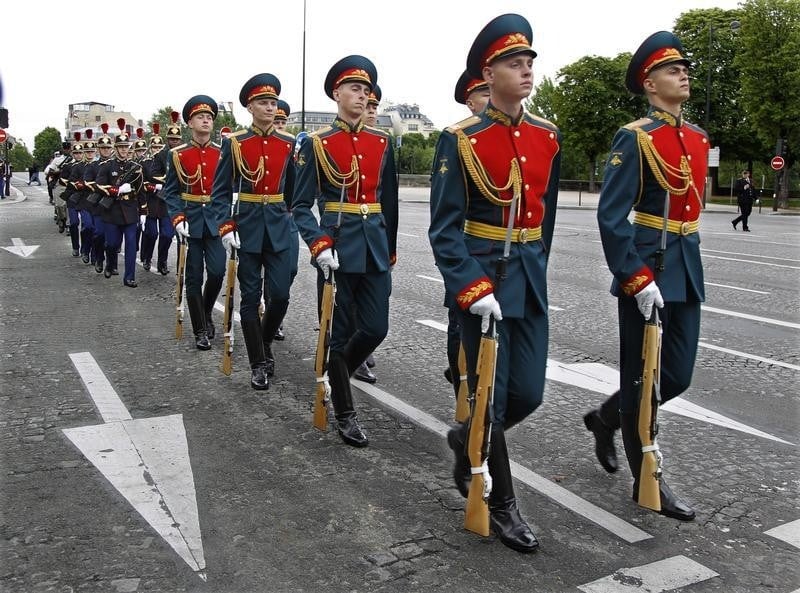 Paris suspend sa coopération militaire avec Moscou