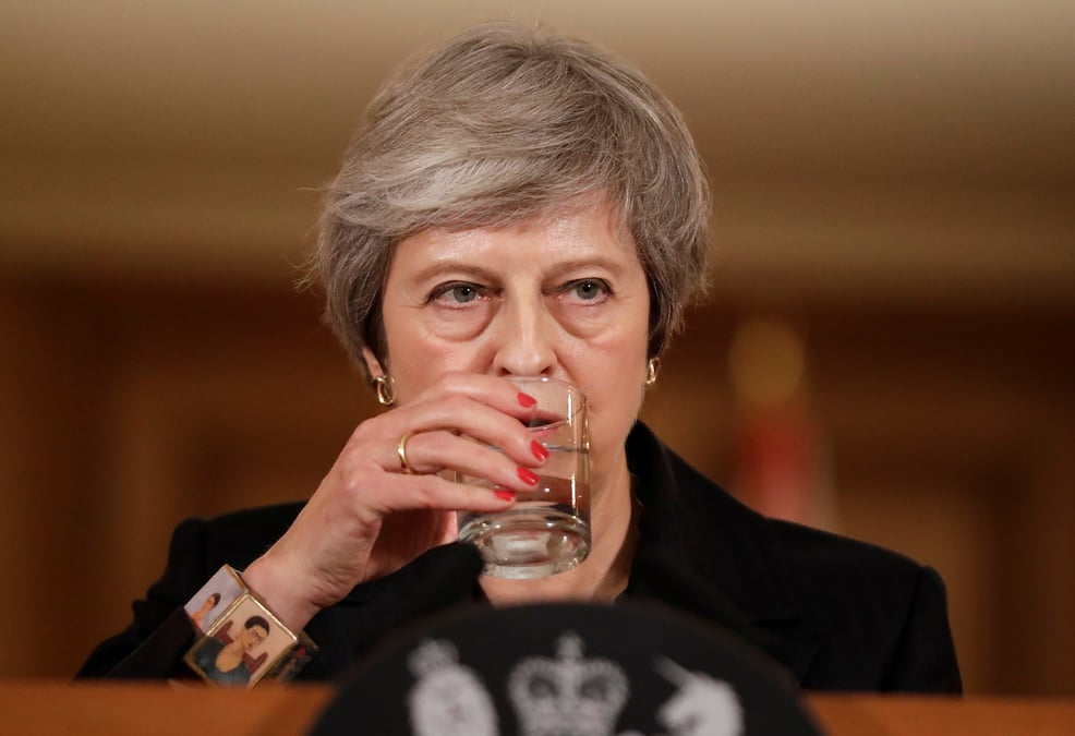 Un "brexiter" nomme ministre du brexit, may prend les negociations en main