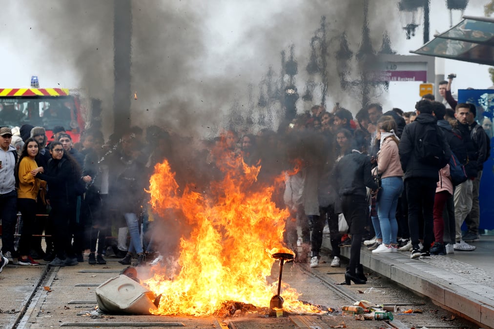 France: poursuite des blocages et perturbations dans les lycees