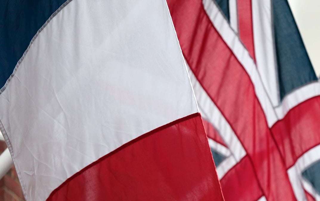Johnson et macron rendent hommage aux resistants a londres
