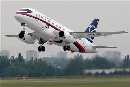 LE SUPERJET 100 DE SUKHOÏ EFFECTUE SON 1ER VOL PUBLIC AU BOURGET