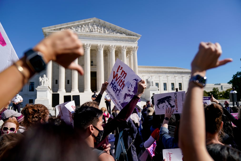 Usa: des milliers de manifestants contre le choix de trump pour la cour supreme