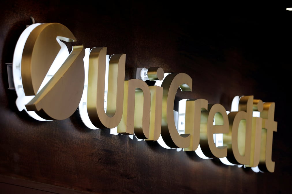 Unicredit recule en bourse, doutes sur l'avenir de jean-pierre mustier