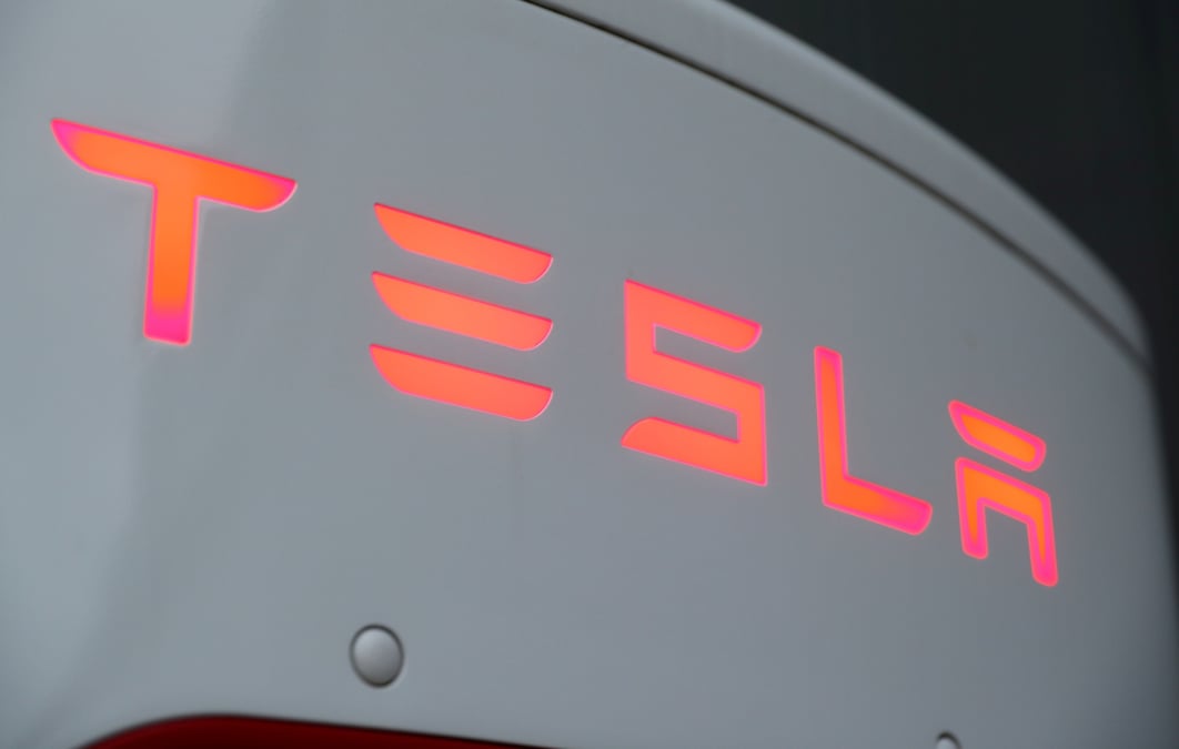La sec enquete sur tesla en raison d'une plainte sur les defauts des panneaux solaires