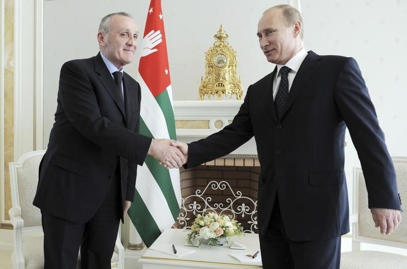 Le président abkhaze démissionne sous la pression