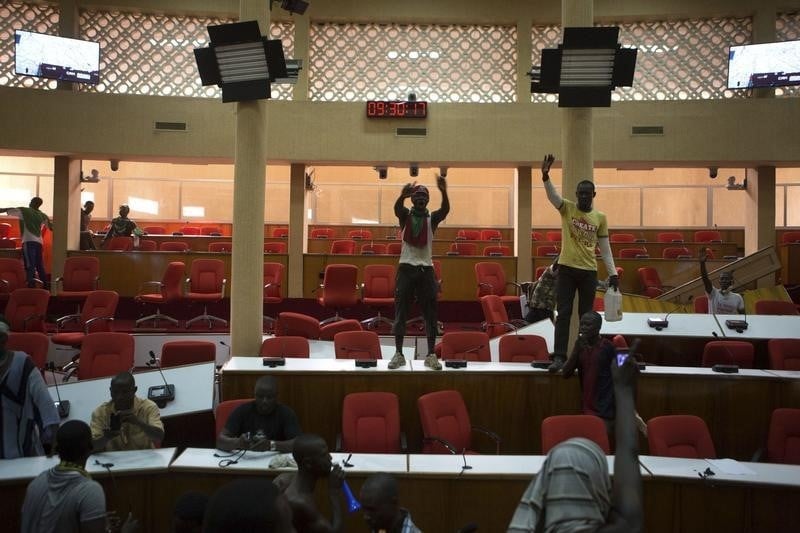 Compaoré dissout le gouvernement burkinabé et décrète l'urgence
