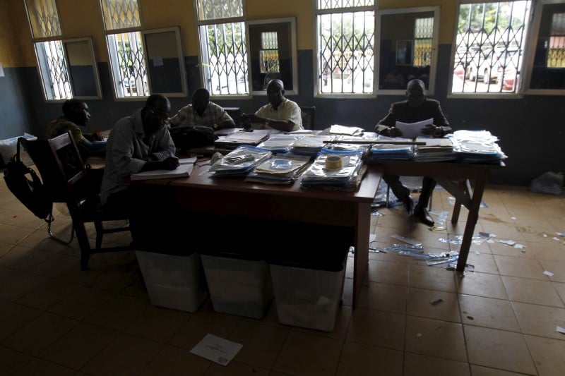 Le principal opposant au president guineen se retire du processus electoral