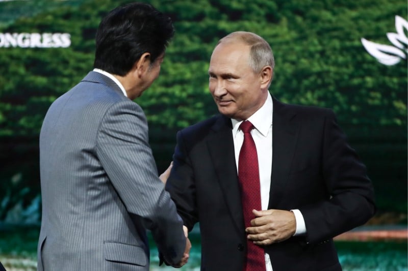 Faisons la paix avant la fin de l'annee, dit poutine a abe