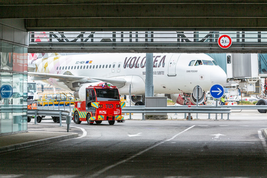 Le tracteur autonome de marchandises développé par EasyMile est pleinement opérationnel à l'aéroport Toulouse-Blagnac.