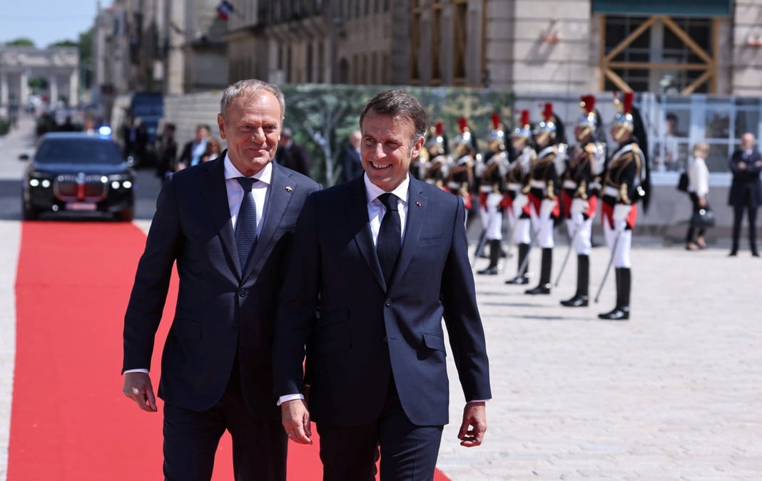 Donald Tusk et Emmanuel Macron à Nancy le 9 mai 2025 pour la signature d'un « traité d'amitié et de coopération renforcée ».