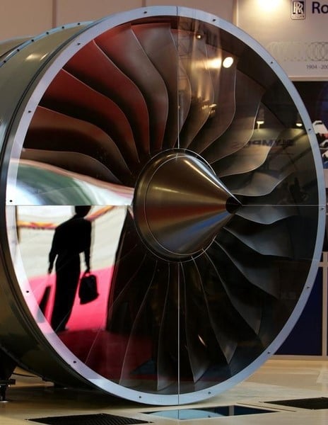 Rolls-royce revise a la baisse ses objectifs de resultats