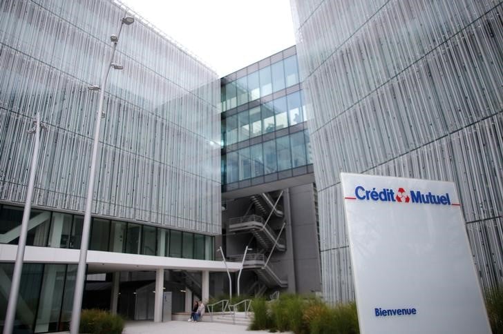 Le credit mutuel cede ses participations dans eiffage et safran