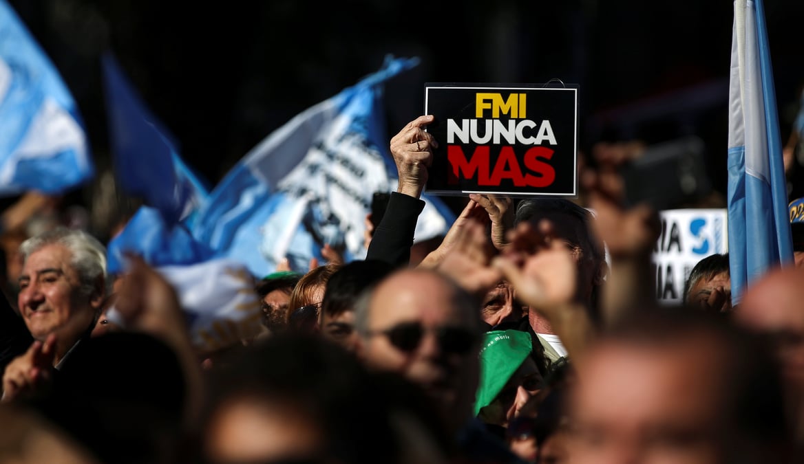 Des milliers de manifestants anti-fmi se rassemblent a buenos aires